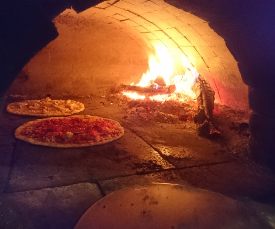 Les pizzas du Bistrot d'Angel sont cuites au feu de bois